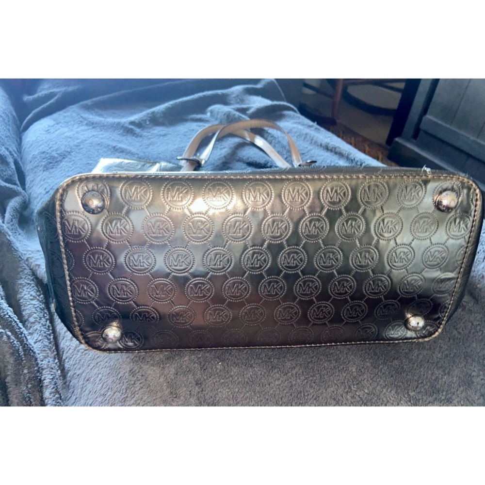 Michael Michael Kors Monogrammed Shiny Gold Medium-sized Shoulder Bag - Picture 3 of 11